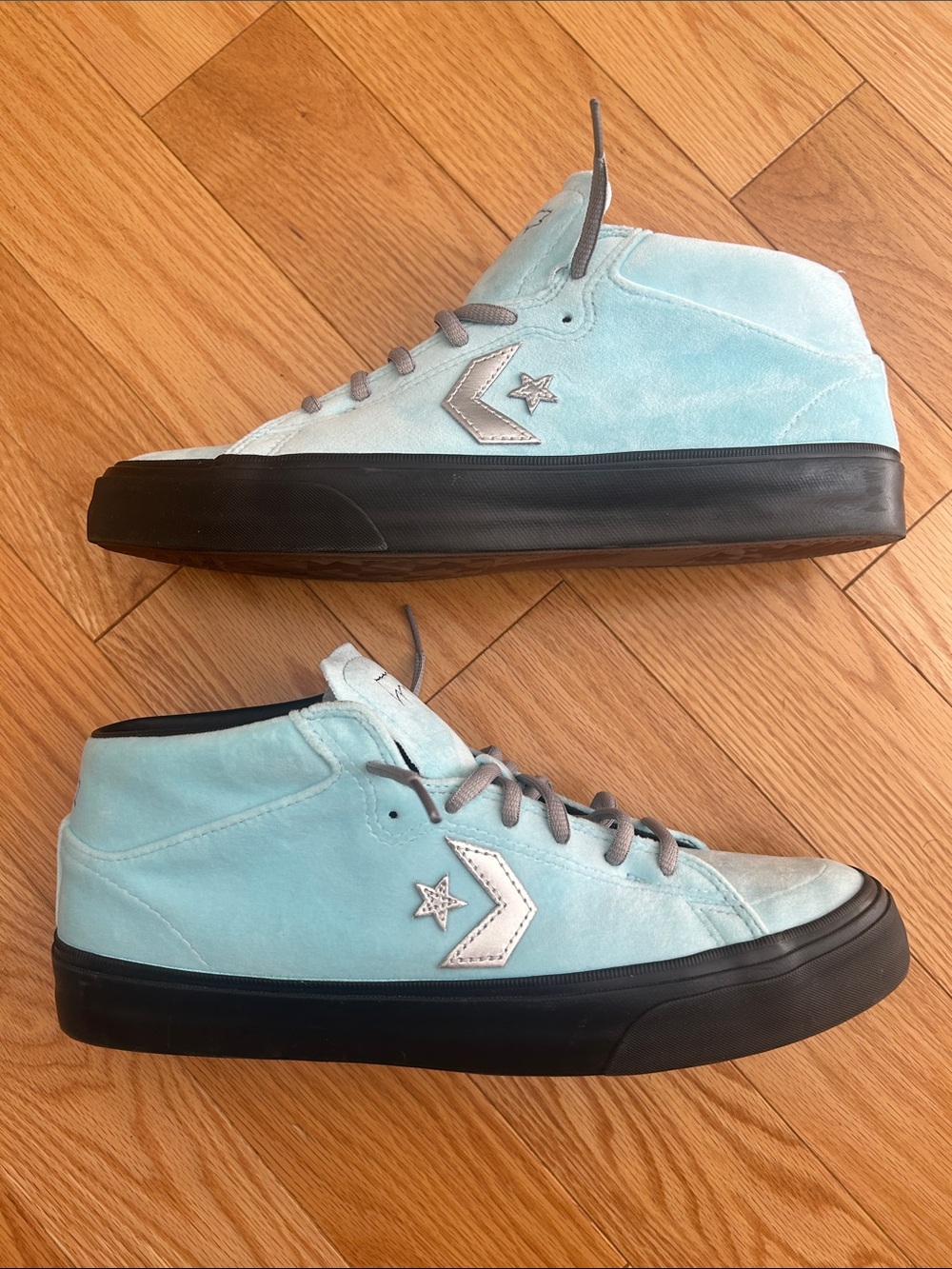 Converse Mens Louis Lopez Mid-Top Skate Sneakers in Light Blue with Black Sole